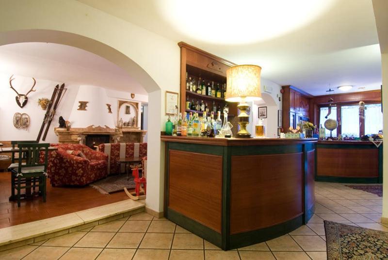 Lh Albergo Il Paradiso Pescasseroli Exteriör bild