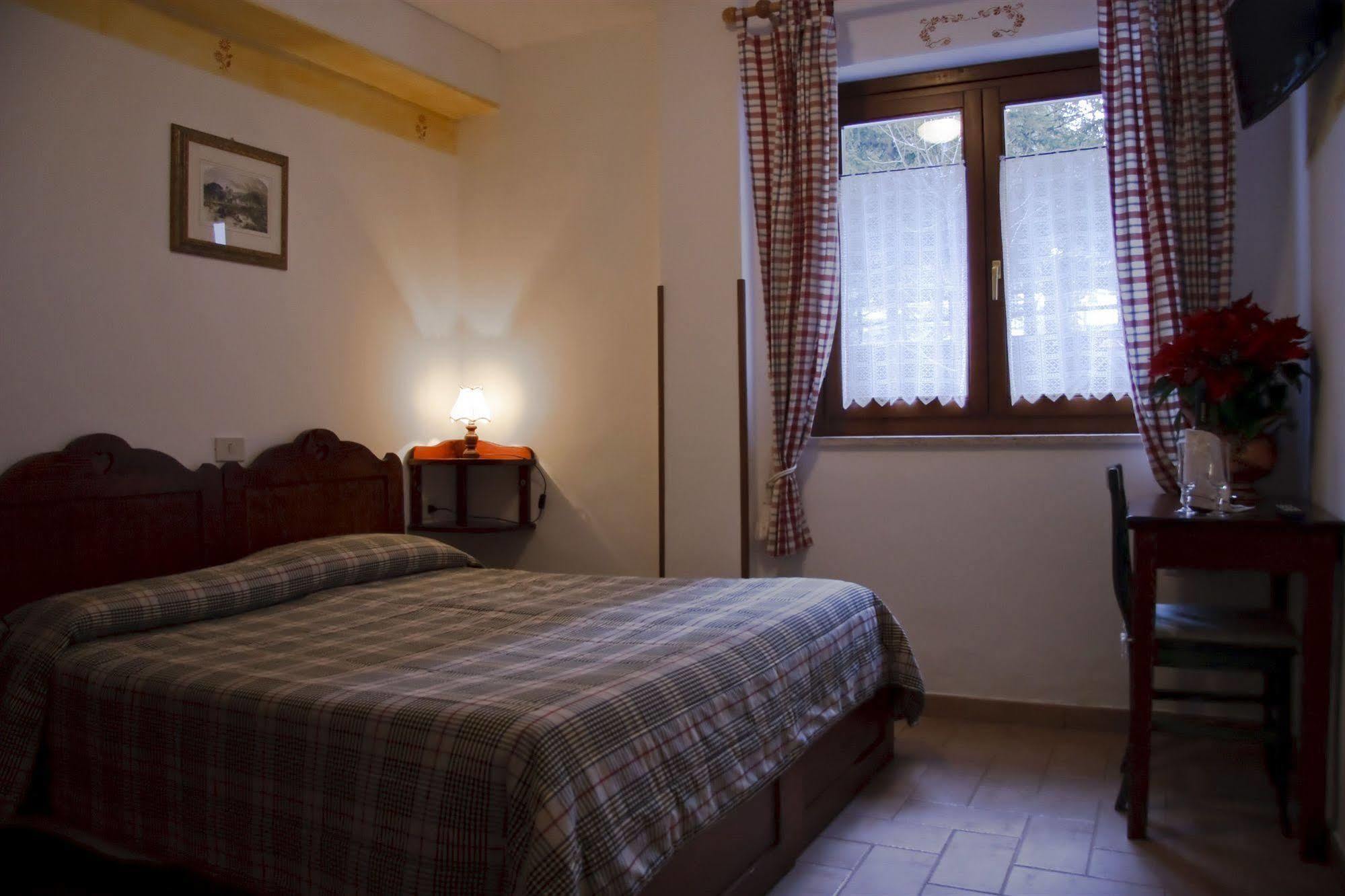 Lh Albergo Il Paradiso Pescasseroli Exteriör bild